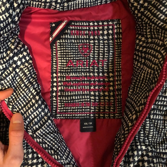 Ariat printed equestrian riding vest - Picture 3 of 7